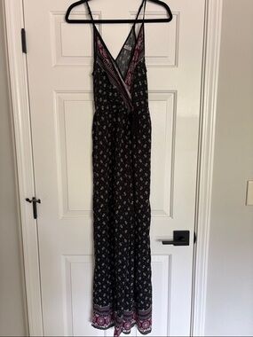 Xhilaration Sz M Black and Maroon spaghetti straps jumpsuit.